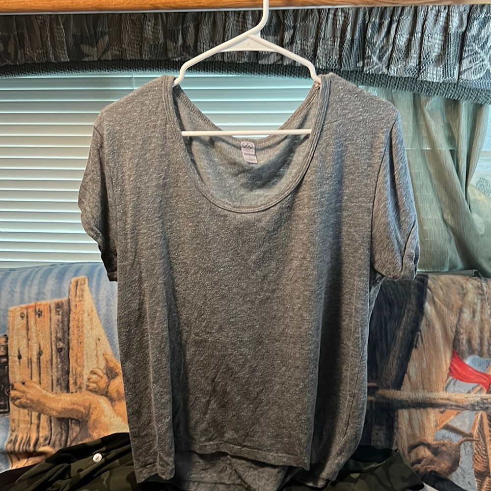 Good condition, only worn a few times. Grey short sleeve shirt